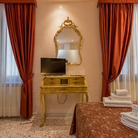 Angeles Inn Venesia Bagian luar foto