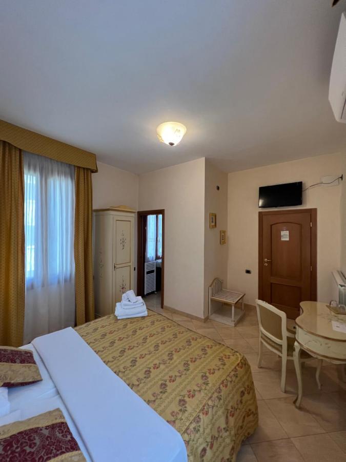 Angeles Inn Venesia Bagian luar foto
