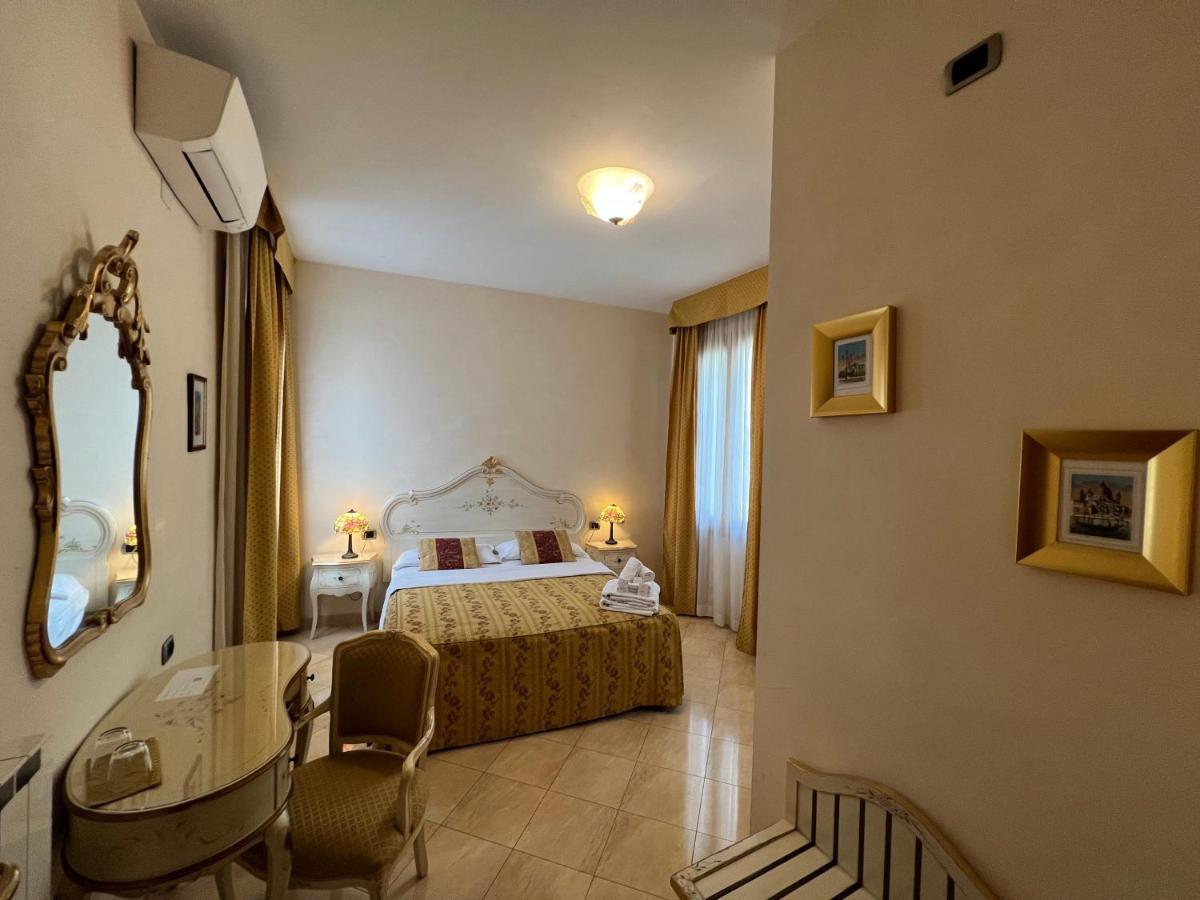 Angeles Inn Venesia Bagian luar foto