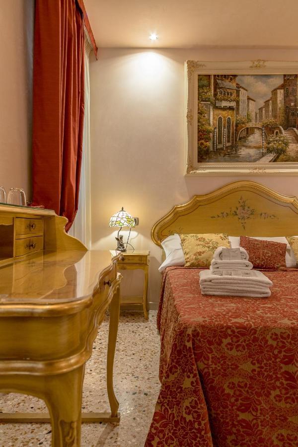 Angeles Inn Venesia Bagian luar foto