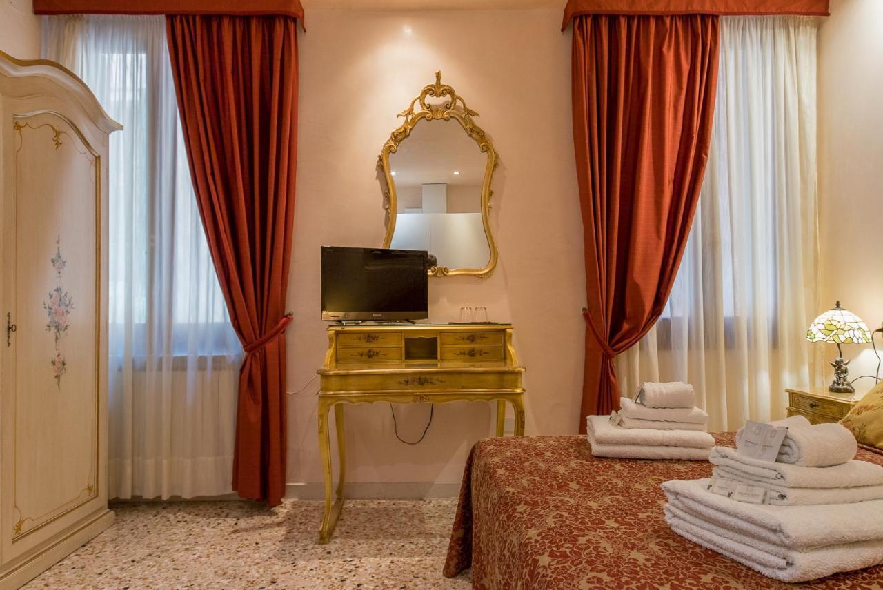 Angeles Inn Venesia Bagian luar foto