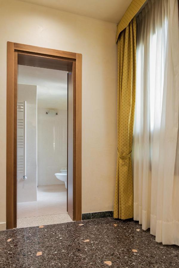 Angeles Inn Venesia Bagian luar foto