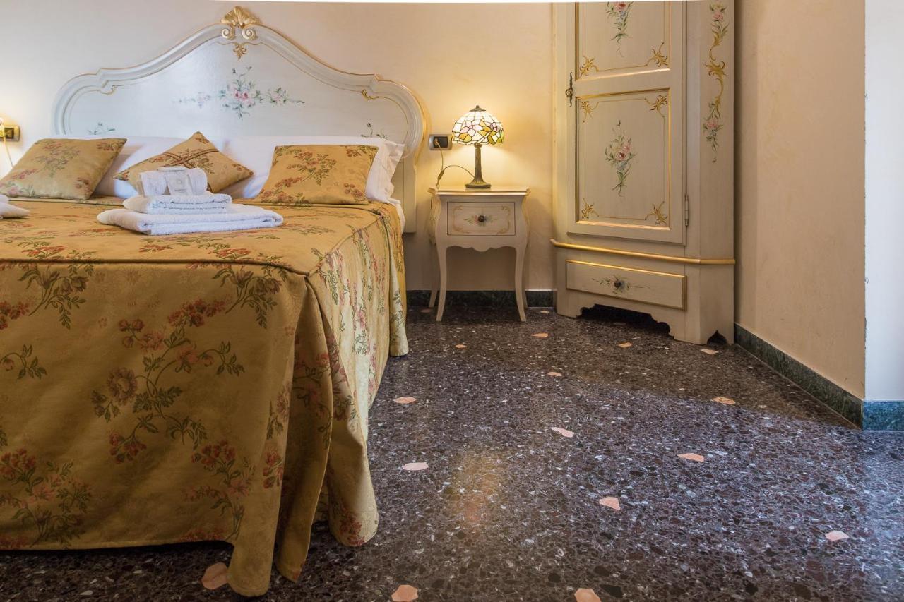 Angeles Inn Venesia Bagian luar foto