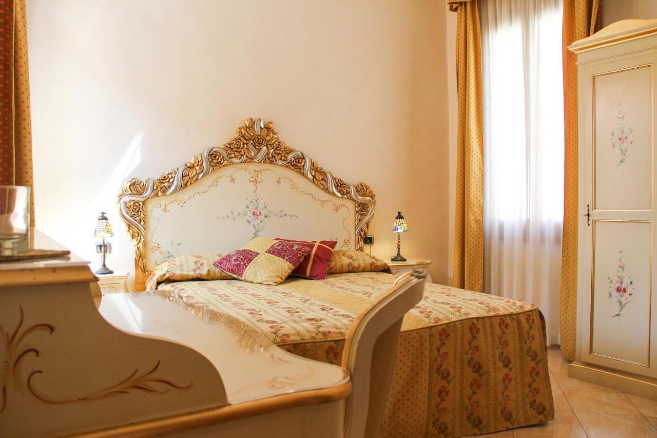Angeles Inn Venesia Bagian luar foto
